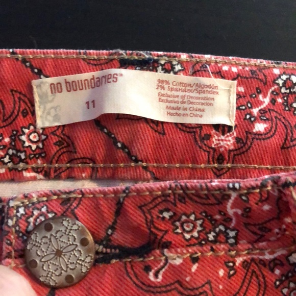 Patterned Jean Shorts - Picture 5 of 6